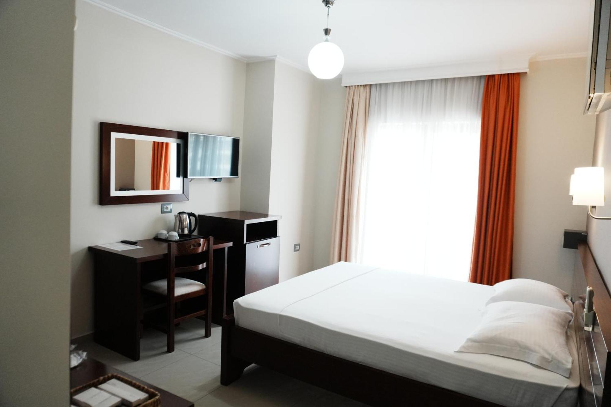 סרנדה Hotel Mediterrane מראה חיצוני תמונה