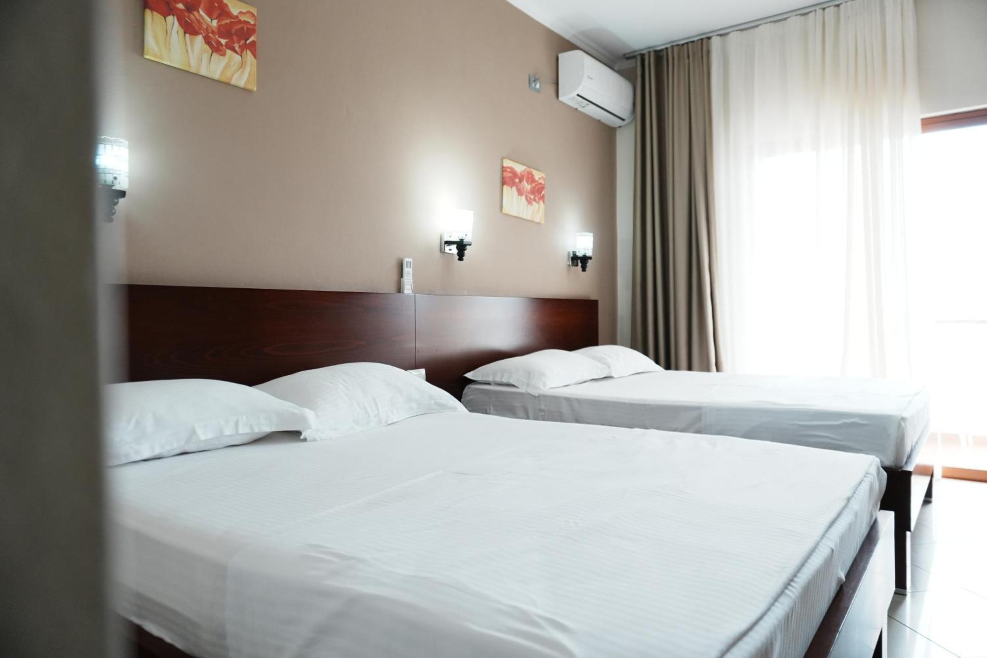 סרנדה Hotel Mediterrane מראה חיצוני תמונה