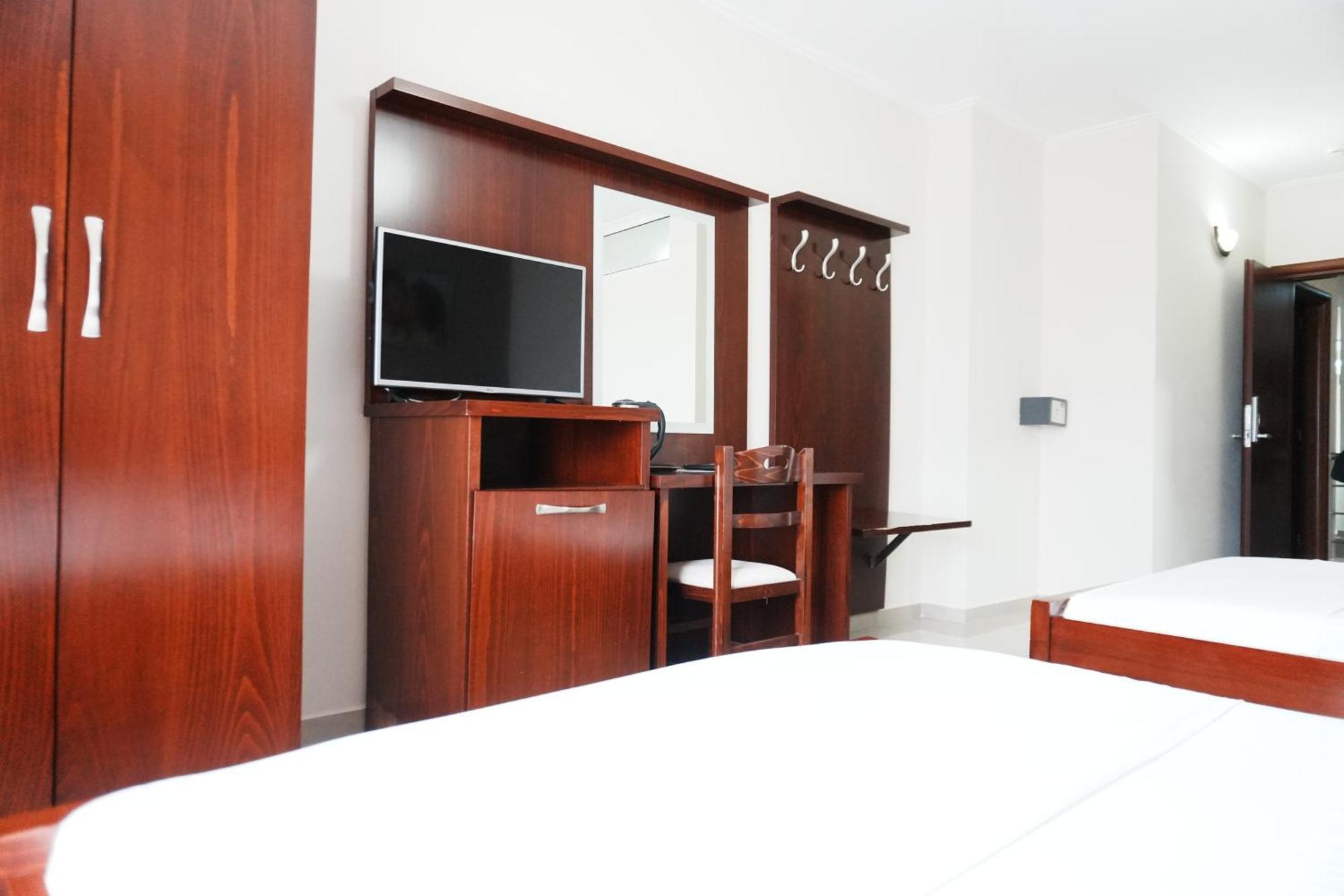 סרנדה Hotel Mediterrane מראה חיצוני תמונה