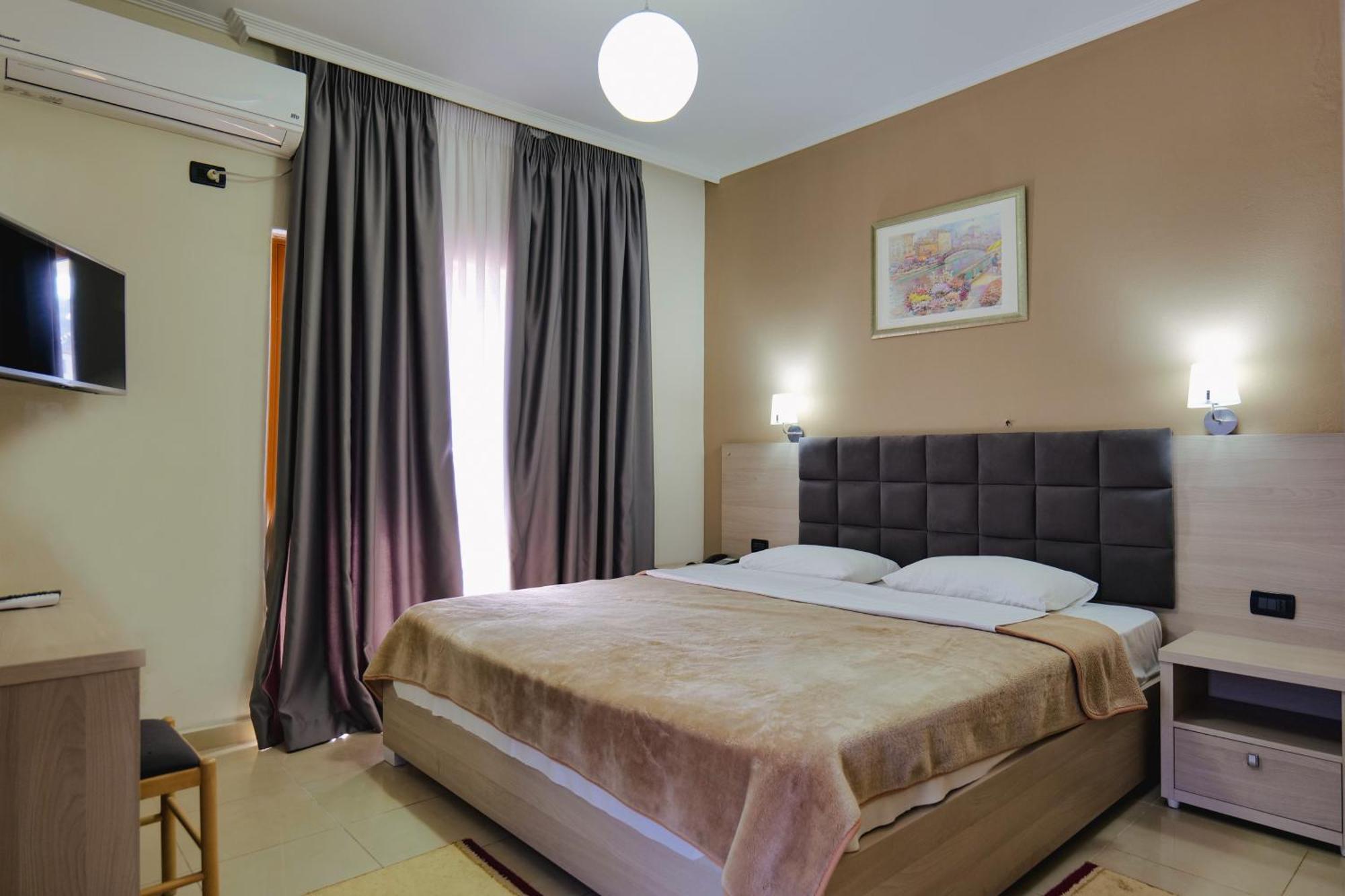 סרנדה Hotel Mediterrane מראה חיצוני תמונה