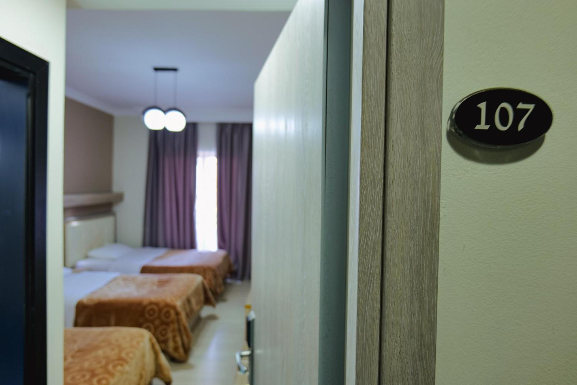 סרנדה Hotel Mediterrane מראה חיצוני תמונה